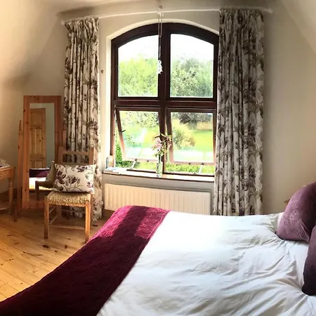 Tranquil Water Bed and Breakfast 3*